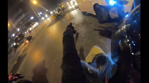 Motorista imprudente gira mal, choca y sale volando en la zona 9