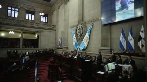 Diputados proyectan video de pelea de estudiantes de un colegio
