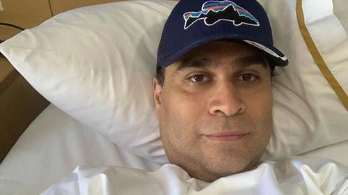 Neto Bran firma cheques mientras se recupera en hospital