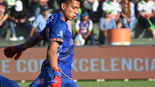 La felicidad de Kenderson Navarro, de nuevo titular con Municipal