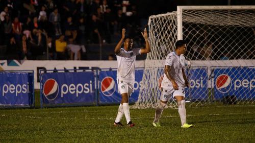 Comunicaciones se impone en el Verapaz y hunde a Cob&aacute;n