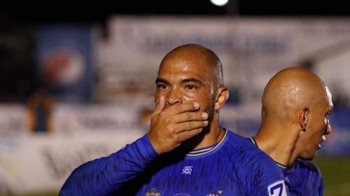 El impresionante golazo de Janderson Pereira ante Los Cremas