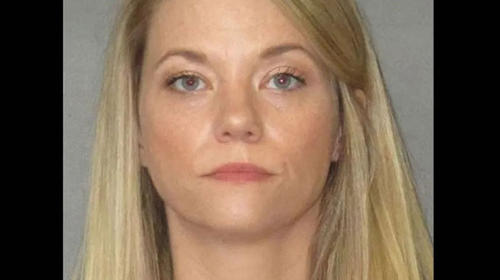 Maestra abusaba de alumno en su casa y en presencia de su hijo