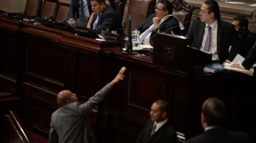 El "fajito de billetes" que apareció en la sesión del Congreso