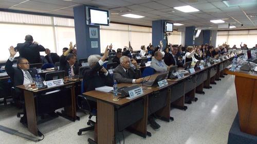 Fondos destinados al Parlacen servirían para refacción escolar