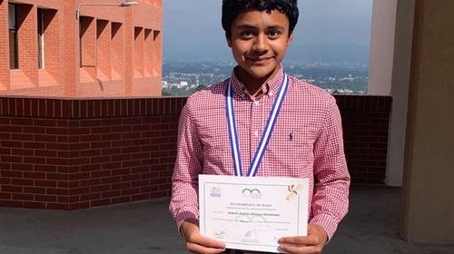 Guatemalteco gana medalla de oro en Olimpiadas de Matemáticas