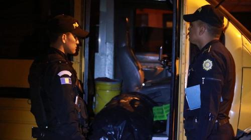 Capturados: Llevaban un cadáver en bolsas plásticas en bus