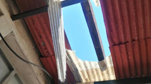 Anciano cae desde un tercer nivel y muere