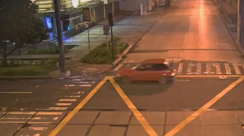 El carro que protagonizó un insólito accidente en la zona 9