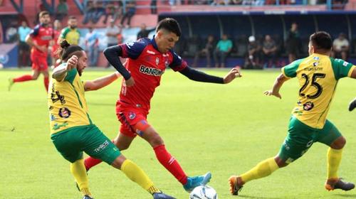 Aficionados de Municipal atacan bus de Guastatoya, hay capturados
