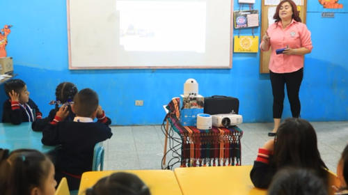 Gobierno propone educar a trav&eacute;s de estas pizarras interactivas