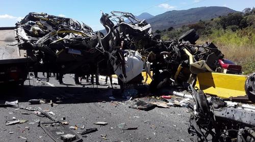 Tráiler protagoniza aparatoso accidente en vuelta "El Chilero"