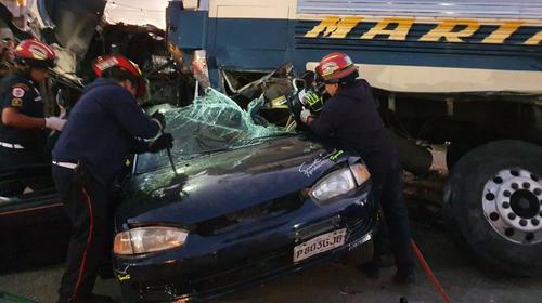 Bus extraurbano protagoniza impresionante accidente de tránsito
