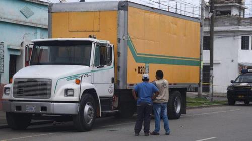 Menores atacan un camión de basura y pandillero resulta herido