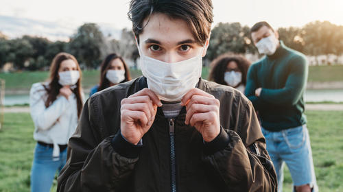 Jóvenes se han convertido en víctimas vulnerables del Covid-19 