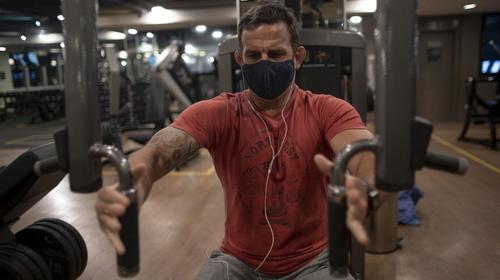 Facebook y Twitter recomiendan usar máscara para frenar pandemia