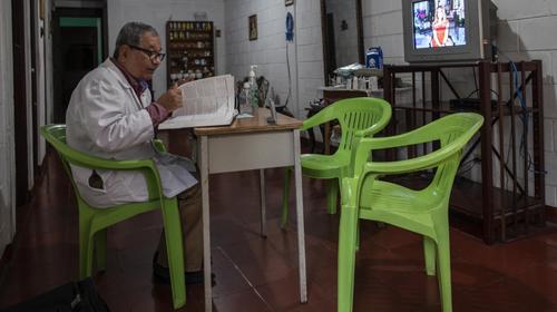 Médicos nicaragüenses atienden a pacientes pese a ser despedidos