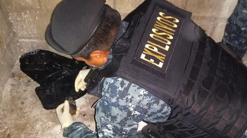 Dos polic&iacute;as resultan heridos al desactivar bombas artesanales