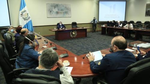 Giammattei y su Consejo de Ministros en cuarentena por Covid-19