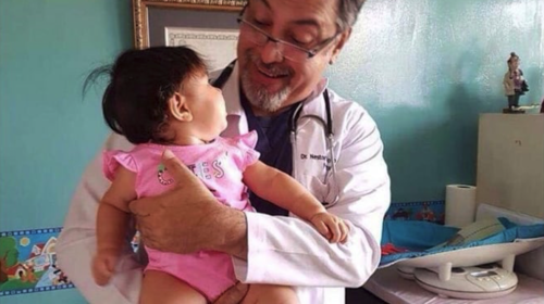 Piden ayuda para el médico Néstor Molina contagiado de Covid-19
