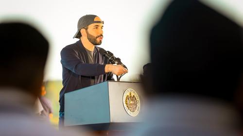 Nayib Bukele se retracta y suspende la reapertura económica