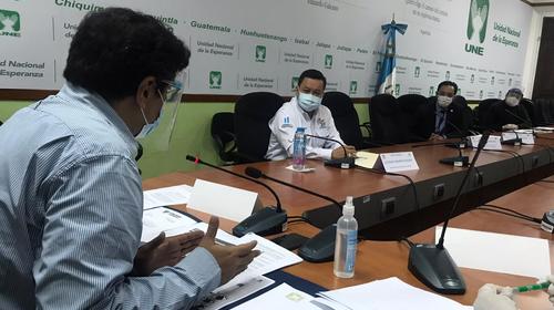 Muertos y empleados públicos entre beneficiarios del Bono Familia