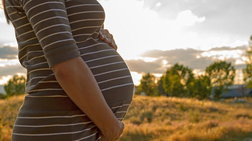 Embarazada supera el Covid-19 y sale del Parque de la Industria