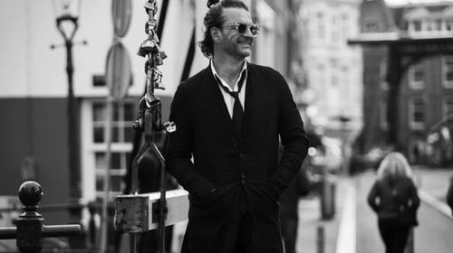 Arjona lanza "Blanco", el primer álbum de "Blanco y negro"