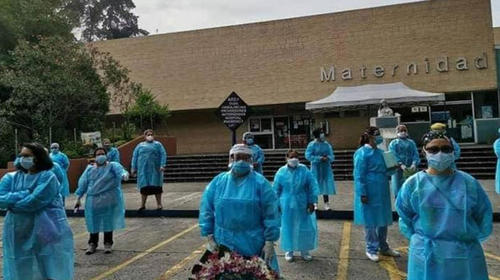 Enfermeras despiden a su compañera fallecida por Covid-19