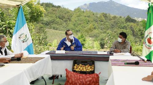 La propuesta de Giammattei para vender verduras en El Salvador