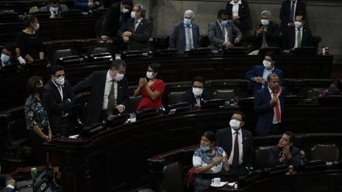 Diputados aprueban bono de riesgo para personal temporal de Salud