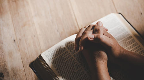 Líderes religiosos podrán salir en toque de queda