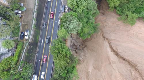 Recomiendan cierre de carril hacia Boca del Monte