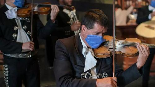 Mariachis, bandas de jazz y rock piden ayuda económica