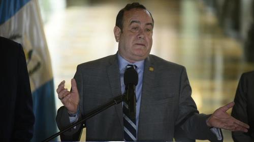 Giammattei mantiene las disposiciones para contener el Covid-19