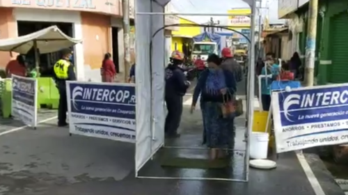 Patz&uacute;n vuelve a abrir el mercado despu&eacute;s de brote de Covid-19