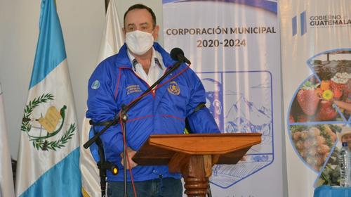 Giammattei: Me están saliendo canas y me estoy quedando sin pelo