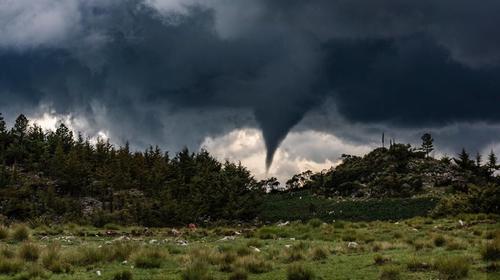 Los videos del embudo de aire que dañó casas en Huehuetenango