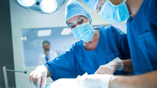 Realizan trasplante de pulmón a paciente con Covid en Chicago