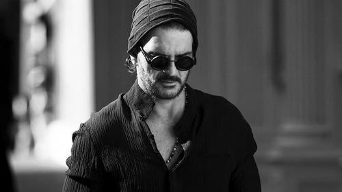 Ricardo Arjona lanza el tema “Mamás de Moisés”