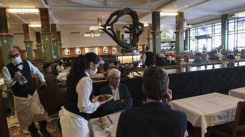 ¿Salimos a comer? Francia da un paso adelante hacia la normalidad