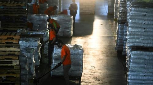 El Salvador reabre gradualmente su economía con temor al Covid-19