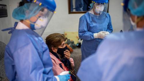 M&eacute;dicos con p&eacute;nsum cerrado ser&aacute;n colegiados para atender Covid-19