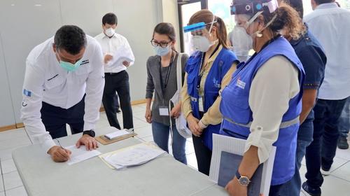 PDH asegura que falta contratar 100 médicos en hospital temporal