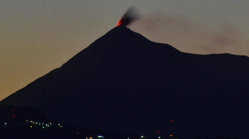 Volcan de Fuego sorprende con estruendos a varias comunidades