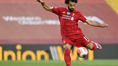 Liverpool golea y queda a un paso del título después de 30 años