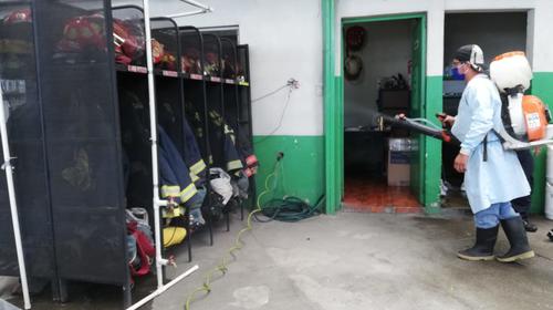 Hombre que estaba en cuarentena fallece en estación de Bomberos