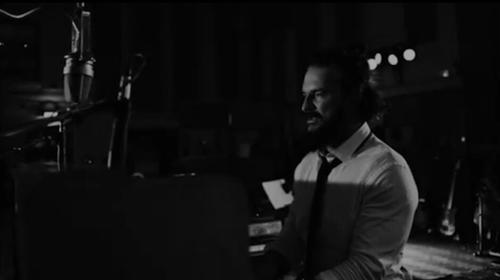 Ricardo Arjona estrena su nuevo tema "Tarot"