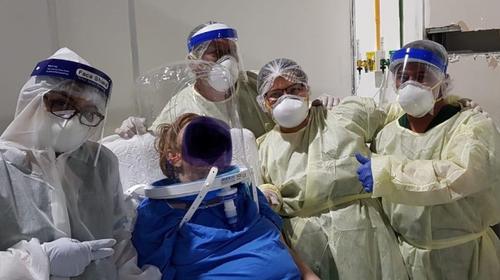 Escafandras que se recibieron en donación ayudan a pacientes