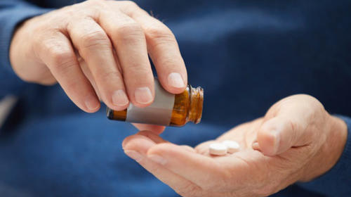 Los riesgos de automedicarse al presentar síntomas de Covid-19